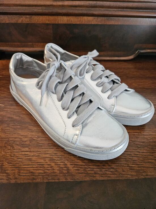DV Shoes - Women's DV Sammy Lace Up Metallic Sneakers - Silver Sz 9--nwob Dolce Vita